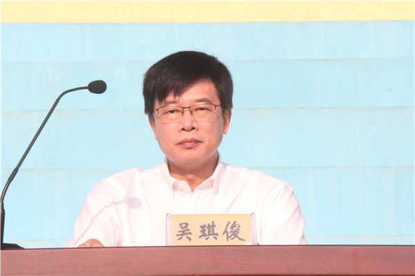 我院隆重举行2018级新生军训汇报表演暨表彰大会 我院隆重举行2018级新生军训汇报表演暨表彰大会